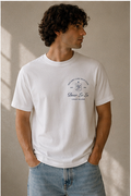 Camiseta Volcanic Care Trust Fund de Dear La·La en azul marino, vista frontal con el escudo