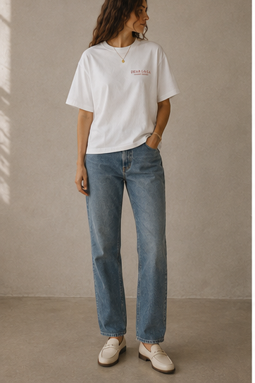 Camiseta Wellness Pays Dividends en terracota, vista frontal con el logo Dear La·La en el pecho